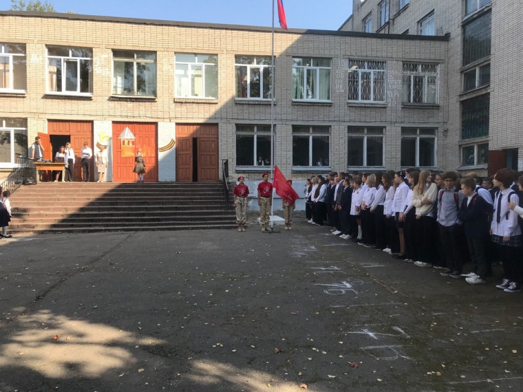 Линейки, посвященные Дню города и Дню освобождения Смоленска от немецко-фашистских захватчиков.
